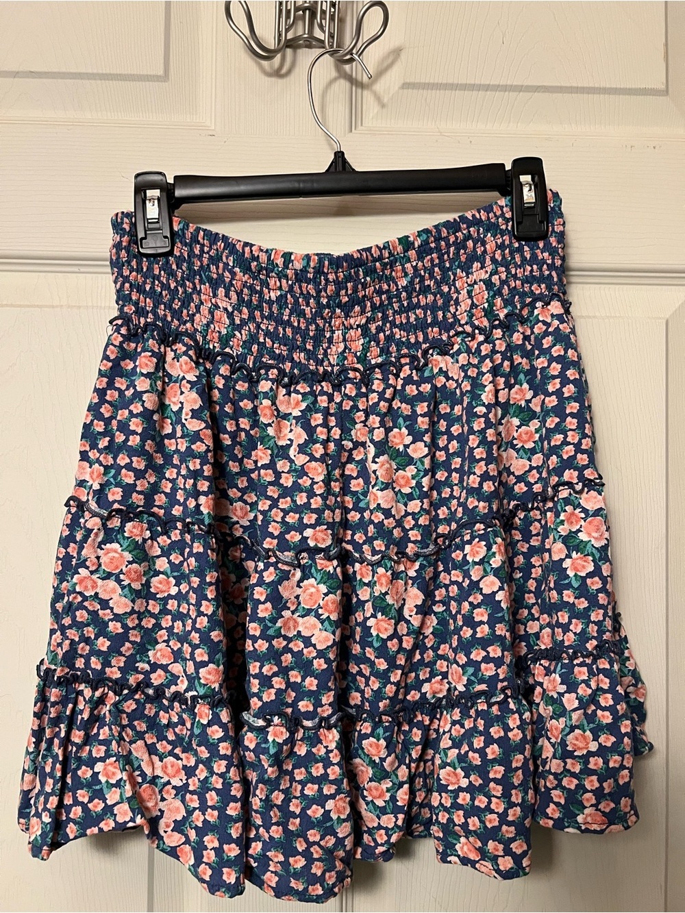 American Eagle Floral Navy Smocked Tiered Mini Skirt - Picture 2 of 3